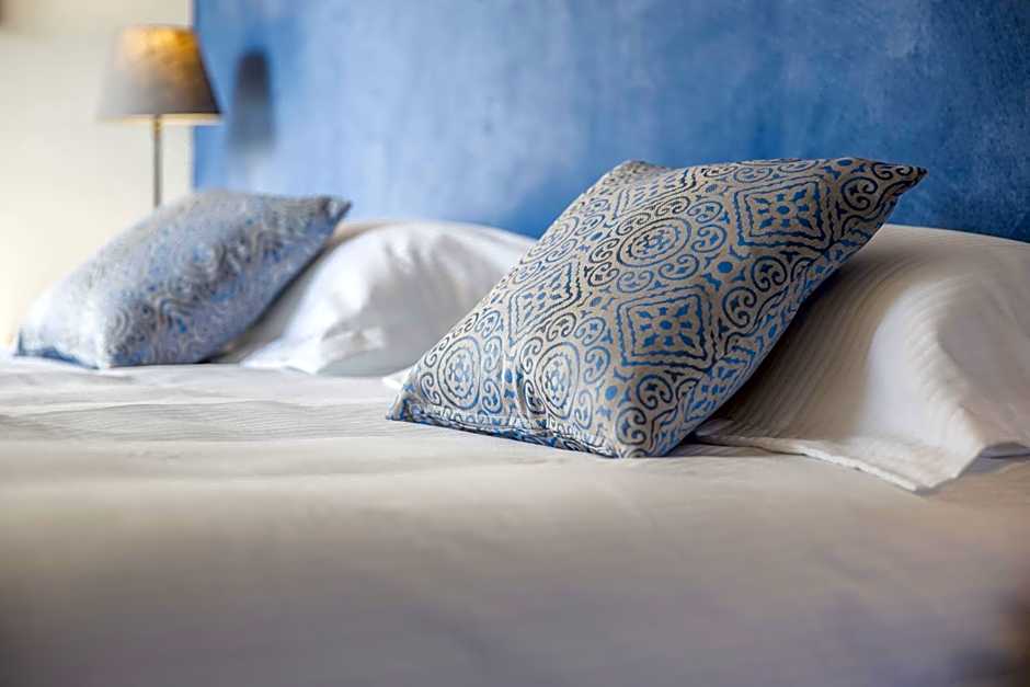 Hotel de L'Abbaye Le Tronchet - Handwritten Collection