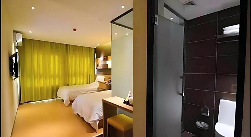 IU Hotel Zhengzhou Xinzheng Sias International University Branch