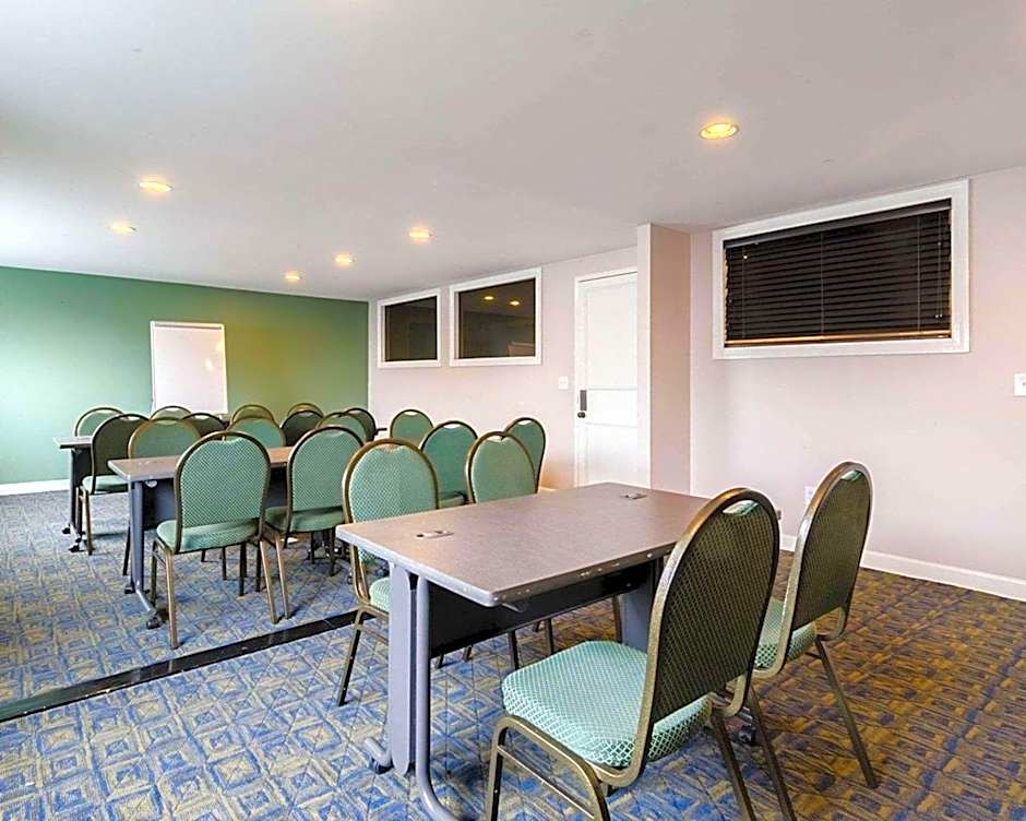 Rodeway Inn & Suites Williamsburg Central