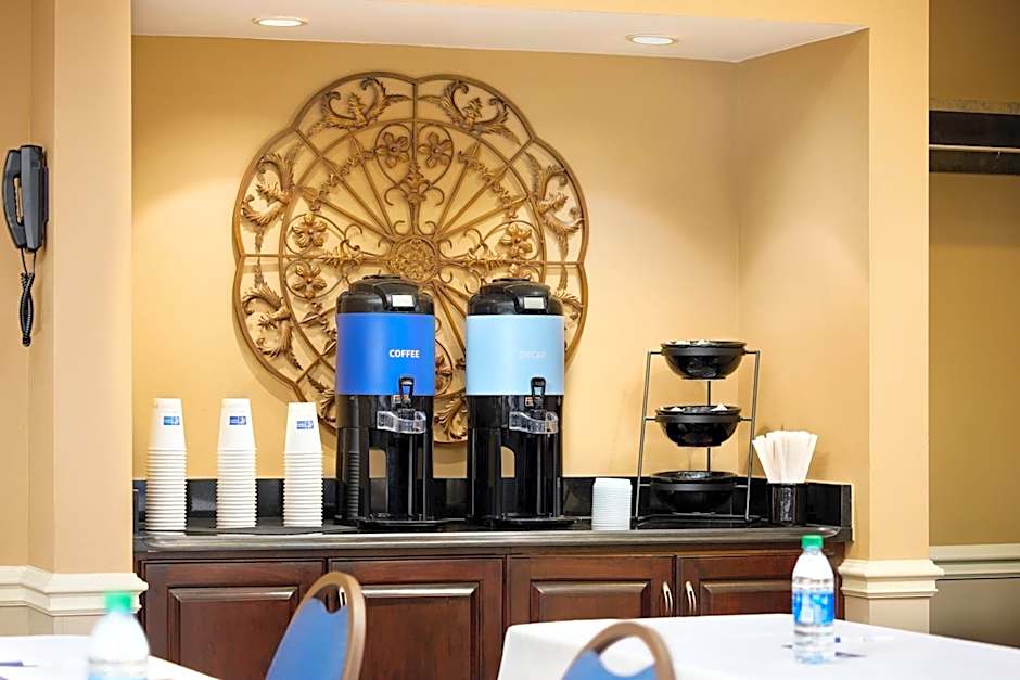 Holiday Inn Express & Suites Alpharetta By IHG