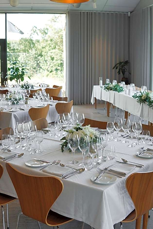 Hällsnäs Hotell & Restaurang