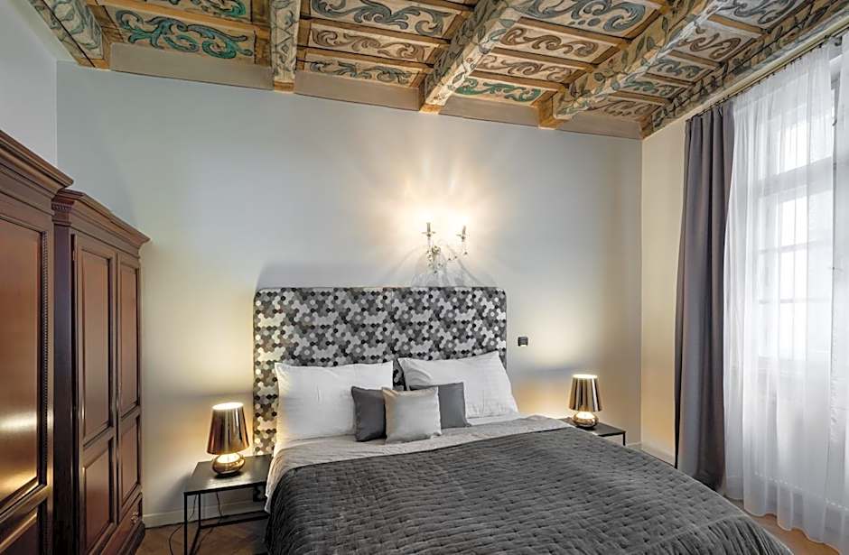 Chateau 9 Apartments by Adrez