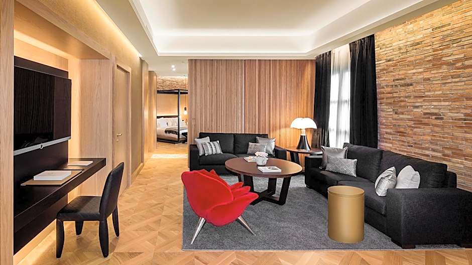 Monument Hotel