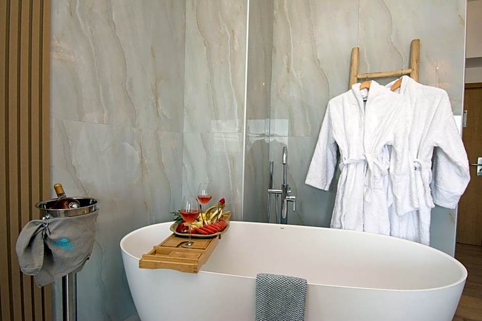 Yianna Caravel "by Checkin"