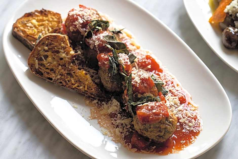 AC Hotel by Marriott St Louis Central West End