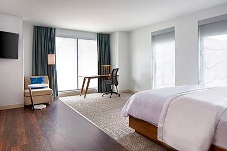 Studio, 1 King, Sofa bed