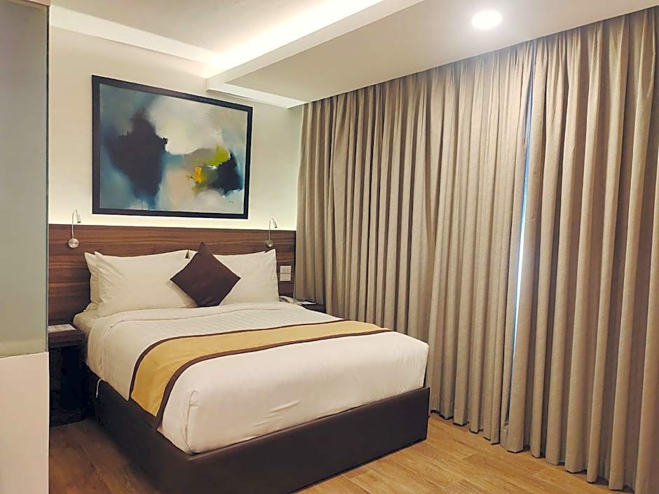 Photo 1 of 4 of Superior 1 Queen Bed