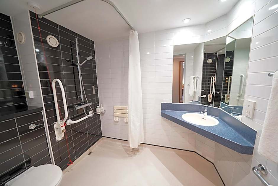 Holiday Inn Express Leeds-East By IHG