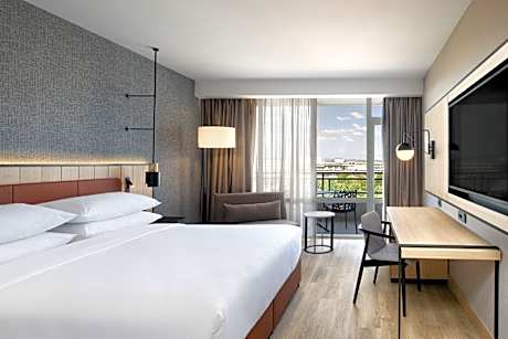 Deluxe City View, Guest Room, 2 Twin, Resort View, Balcony
