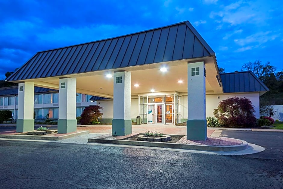 Clarion Inn Fairmont