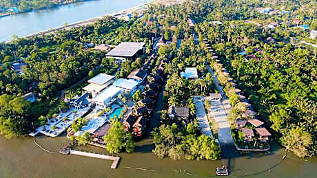 The Grace Amphawa Hotel