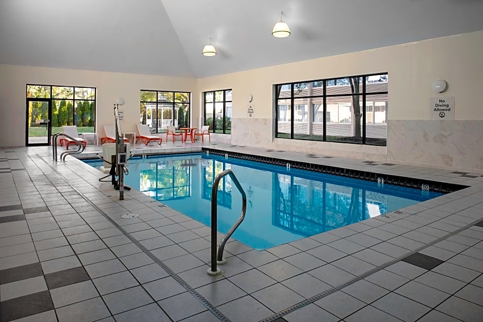 Holiday Inn & Suites Boston-Peabody By IHG