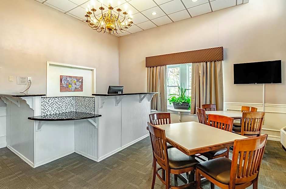 Econo Lodge Inn & Suites Radford-Blacksburg Area