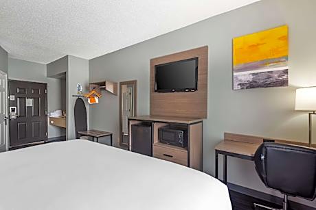 1 King Bed, Nonsmoking, Accessible