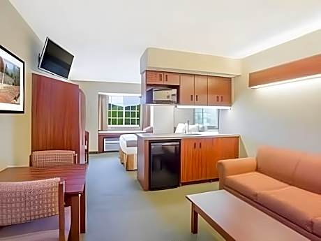 1 Queen Bed Accessible Suite Non-Smoking