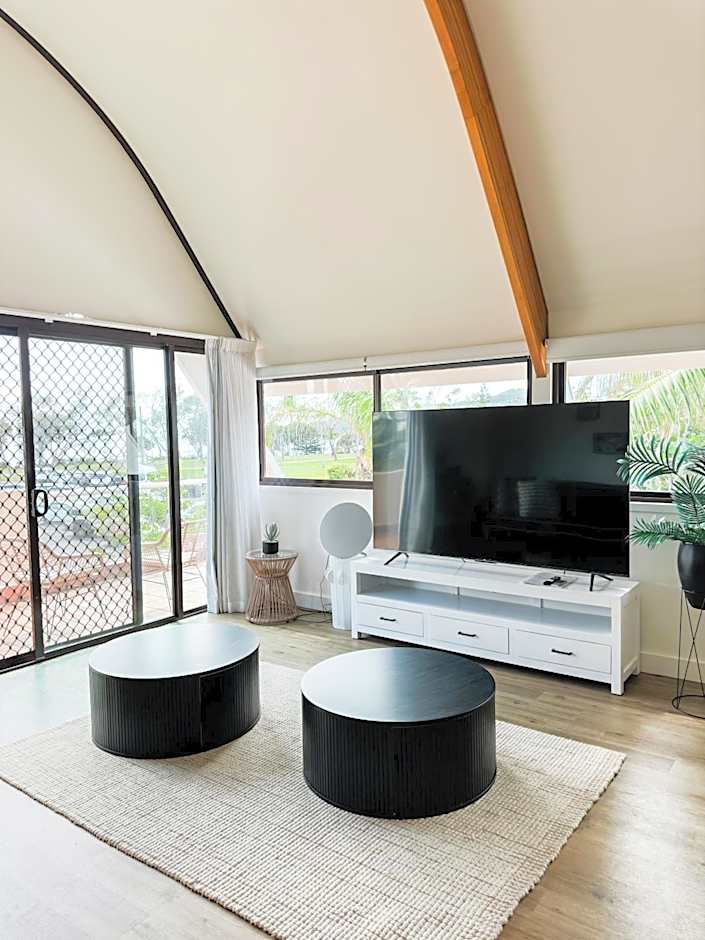 Waves Hotel Byron Bay