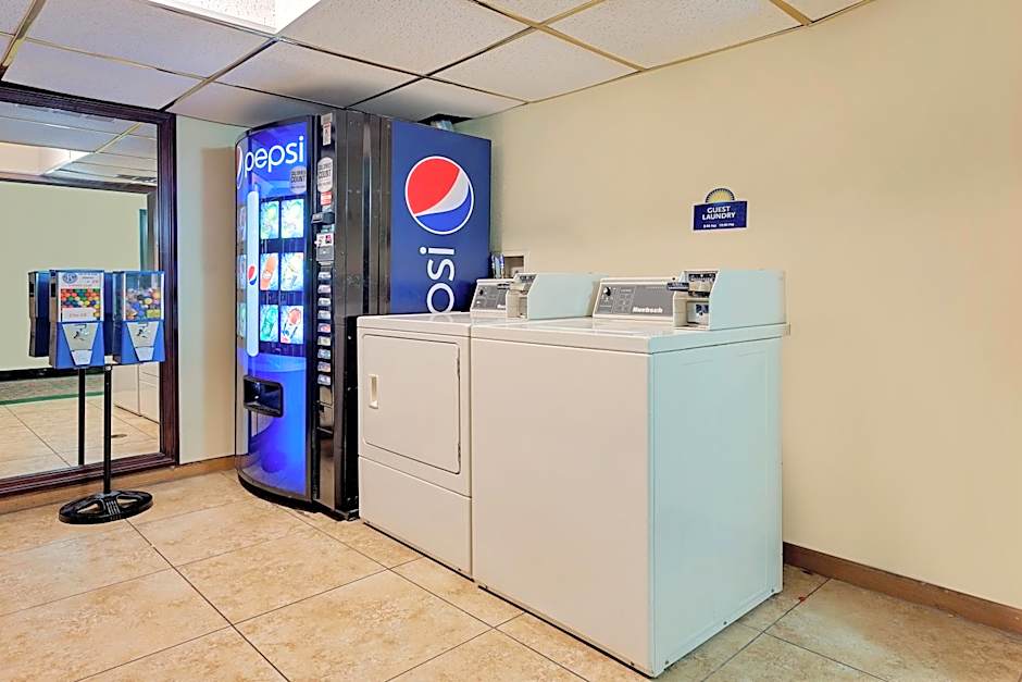 Days Inn by Wyndham Racine/Sturtevant