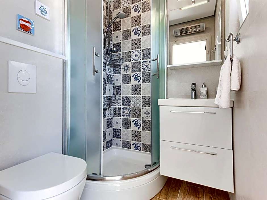 Charming Villa Marin, 30 meters From The Beach, Pool heated, Split-Trogir area