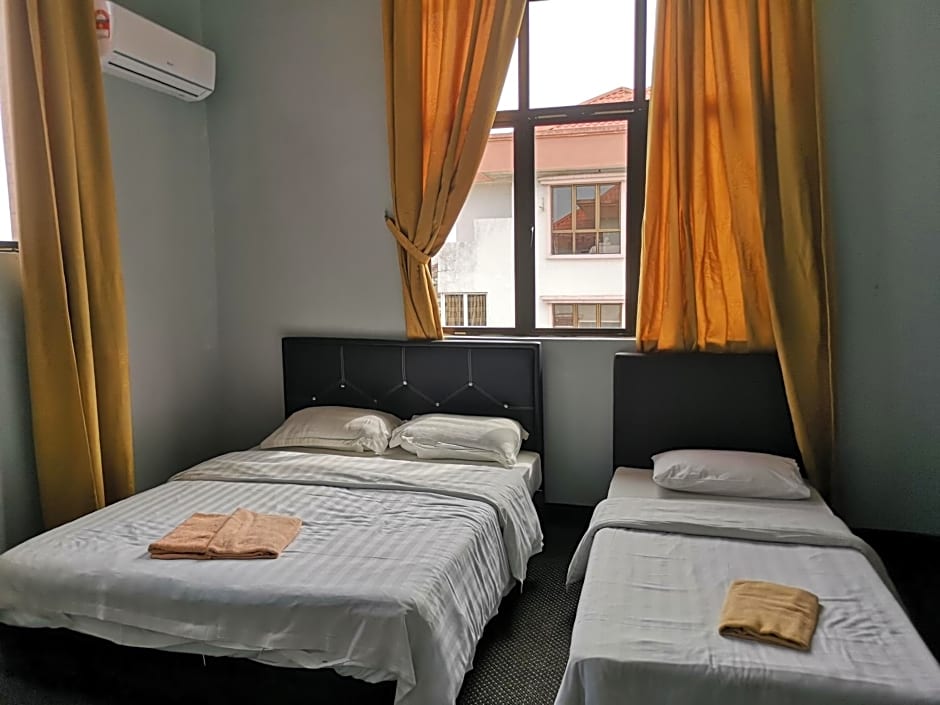 Homestay Marina Court