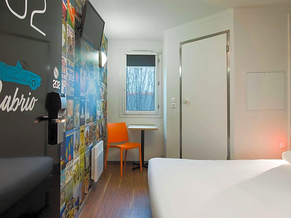 HOTEL F1 Massieux