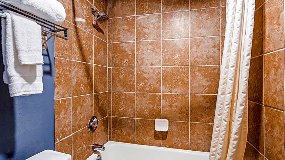 Quality Inn & Suites Fayetteville I-95