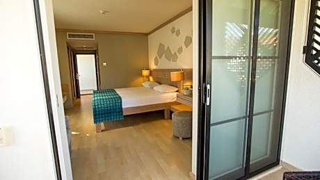 Standard Twin Room with Garden View