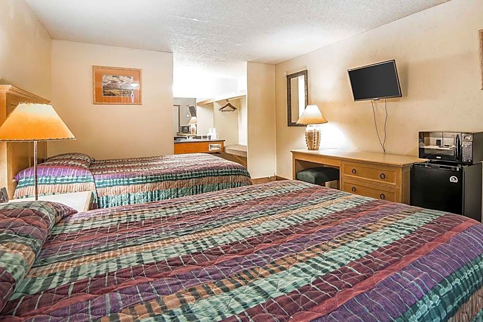 Econo Lodge Inn & Suites Kalispell - Glacier National Park Gateway