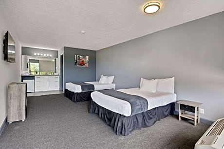 1 King Bed and 1 Queen Bed Two-Bedroom Executive Suite Non-Smoking