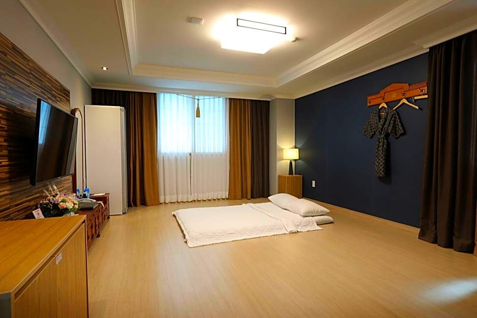 Empire Tourist Hotel