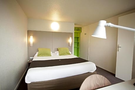 Quadruple Room with One Double Bed and Two Single Beds