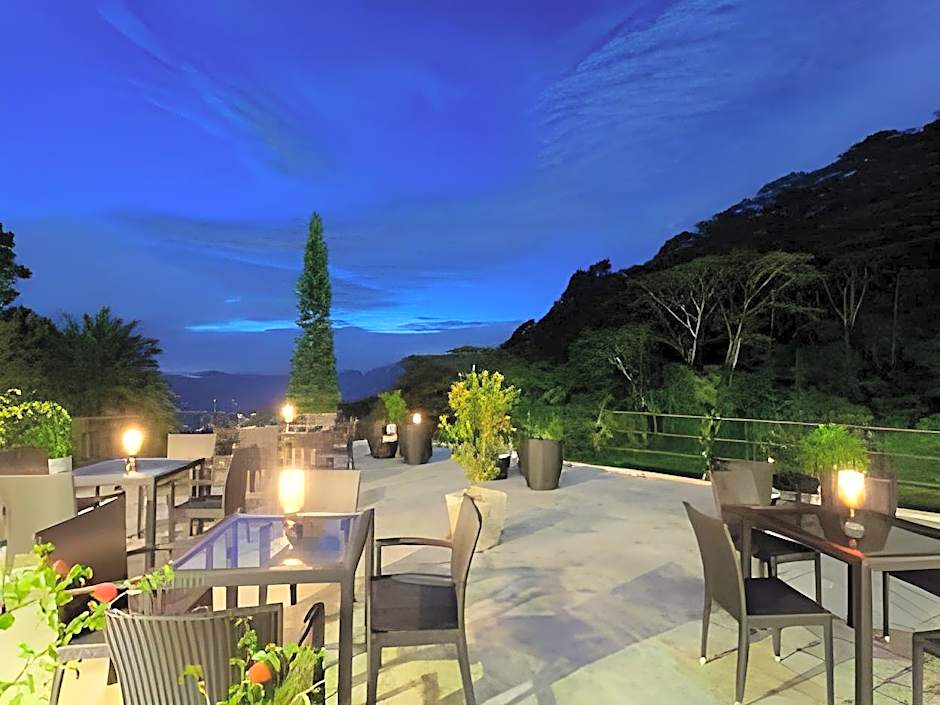 Hunasfalls Hotel