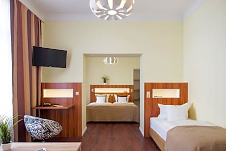 Family Room (4 Adults)