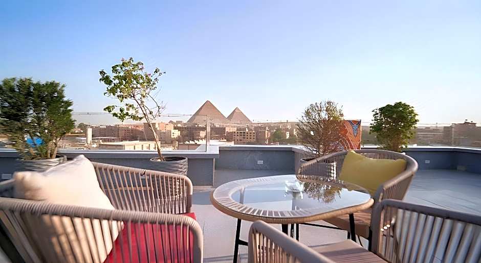 Pyramid Front Hotel