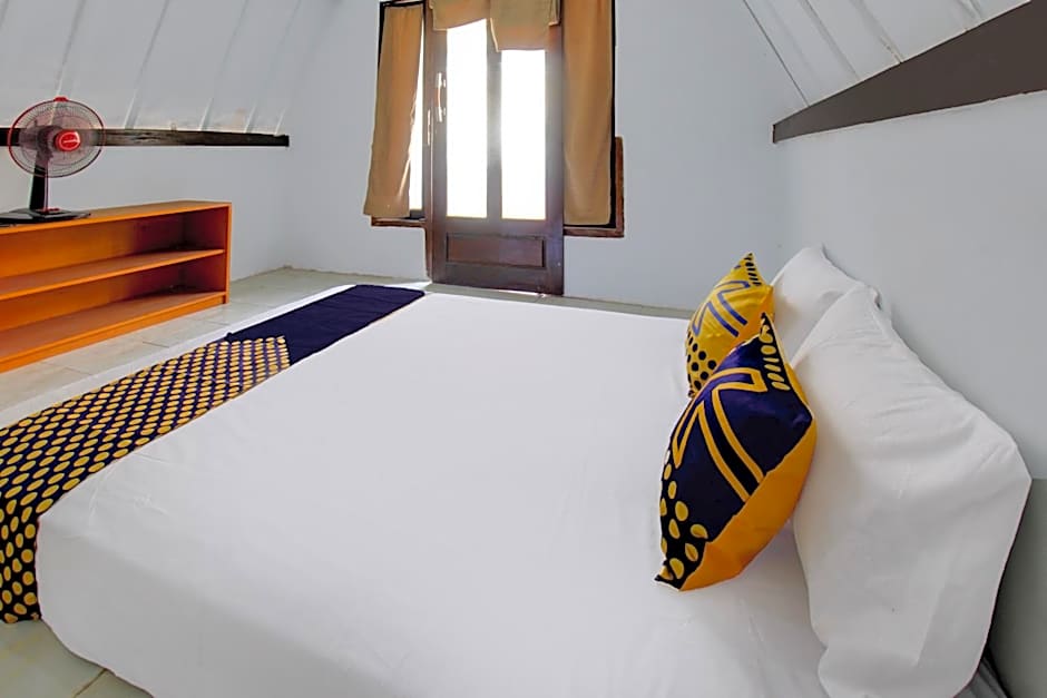 OYO Life 93154 White Kos Jenggala