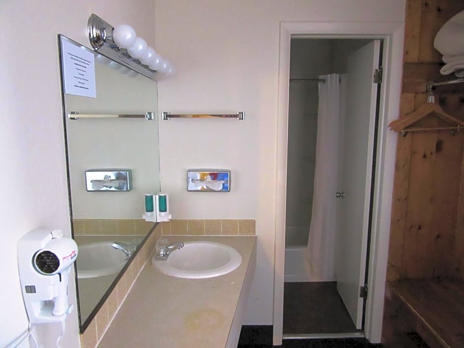 White Buffalo Hotel
