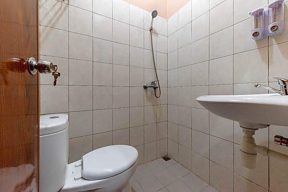 RedDoorz Syariah near Alun Alun Palimanan