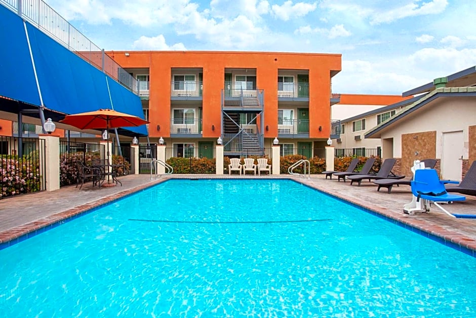 Travelodge Inn & Suites by Wyndham Anaheim on Disneyland Dr