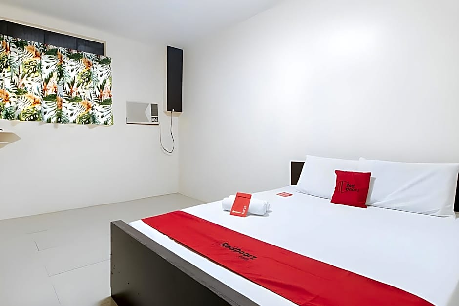 RedDoorz @ The V'Jour Hotel Angeles