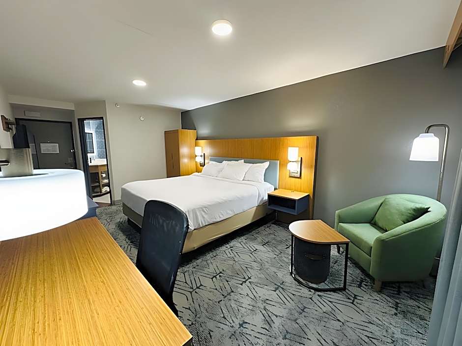 Ashbourne Hotel Canton/Hall of Fame I-77