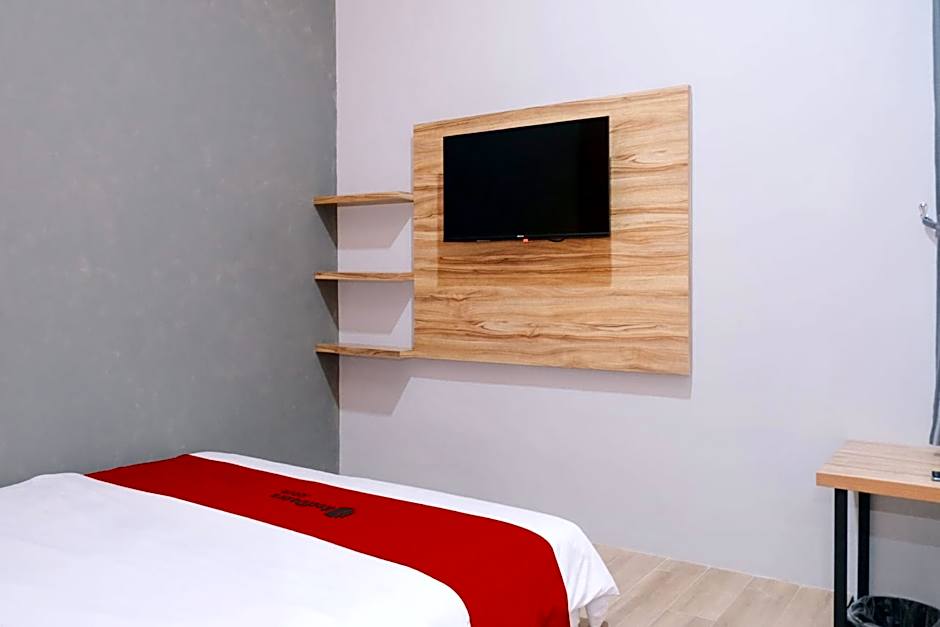 RedDoorz @ Hotel DPraya Pati