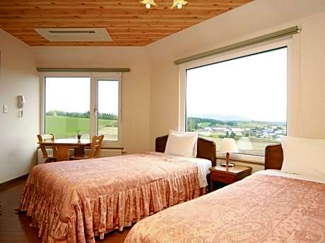 Deluxe Twin Room with Mountain View and Shared Bathroom - Non-Smoking