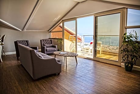 1 King Bed Suite