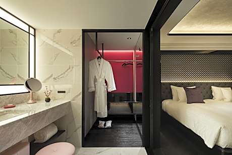 Suite Room with Lounge Access