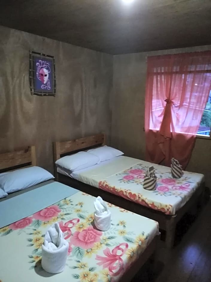 7th Heaven Lodge and Cafe