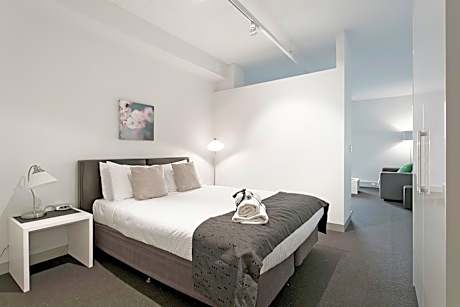 One-Bedroom Apartment - City View