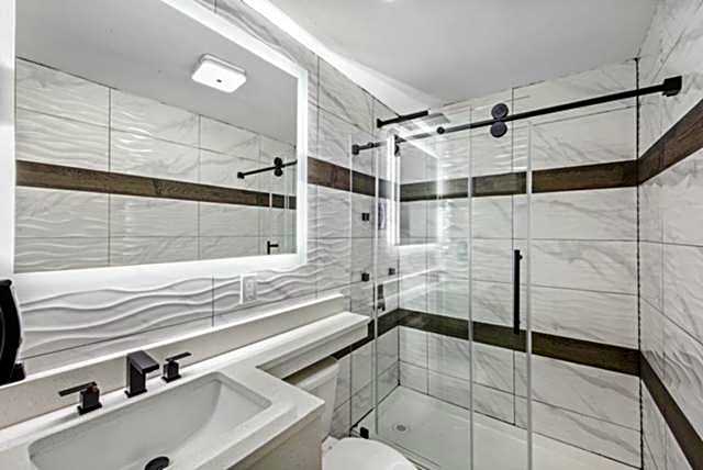 Hotel OPUS Bronx Near Bay Plaza Mall