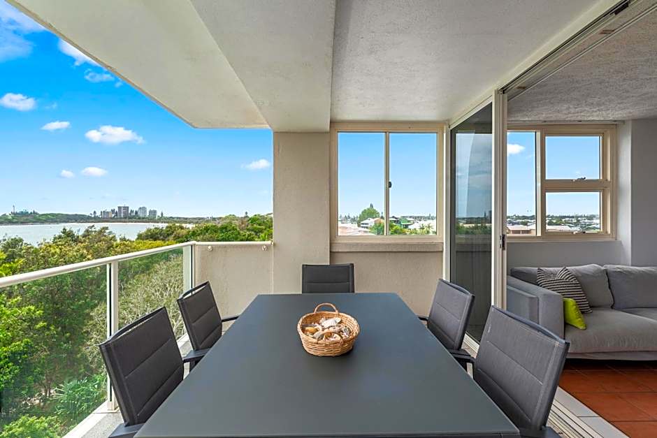 84 The Spit Holiday Apartments