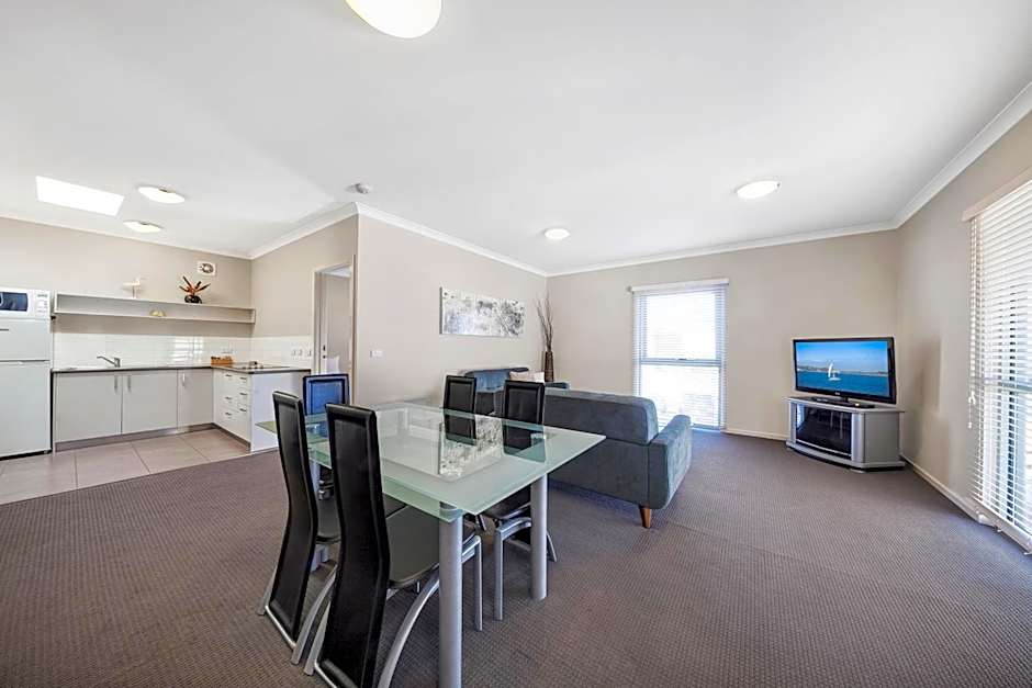 Moonlight Bay Apartments