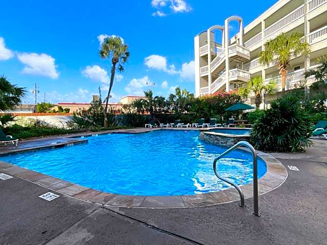 Cozy Galveston Beach Front Condo