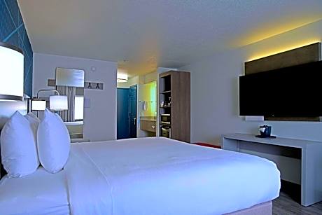 Standard King Room - Non-Smoking